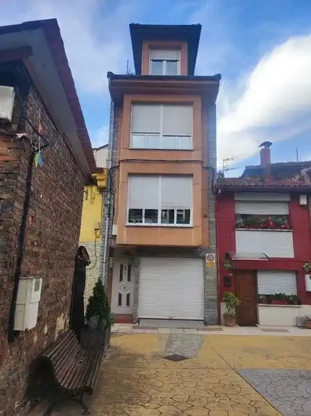Vista exterior de Casa adosada en venta en Oviedo  con Trastero
