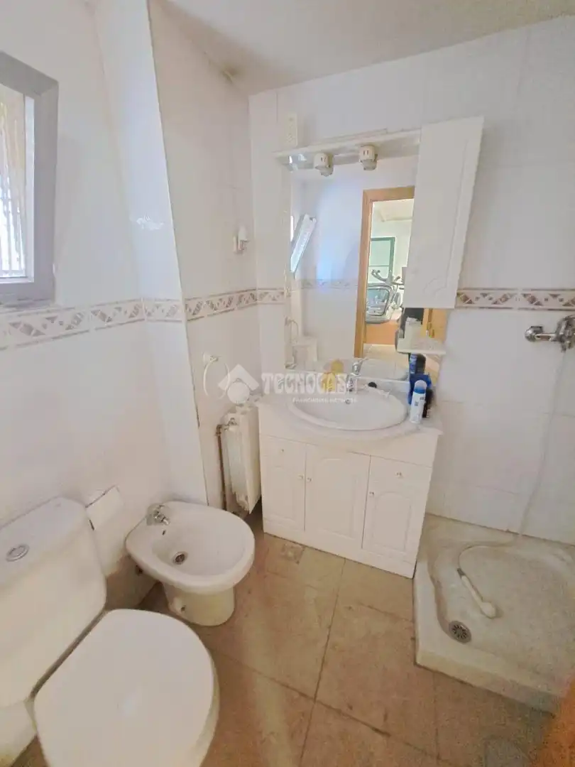 Baño de Piso en venta en Parla con Aire acondicionado, Calefacción y Alarma