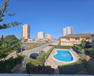 Vista exterior de Casa adosada en venda en Sueca amb Aire condicionat