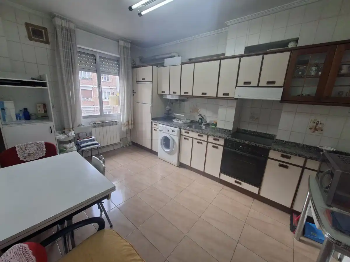 Cocina de Piso en venta en Vitoria - Gasteiz con Calefacción, Parquet y Trastero