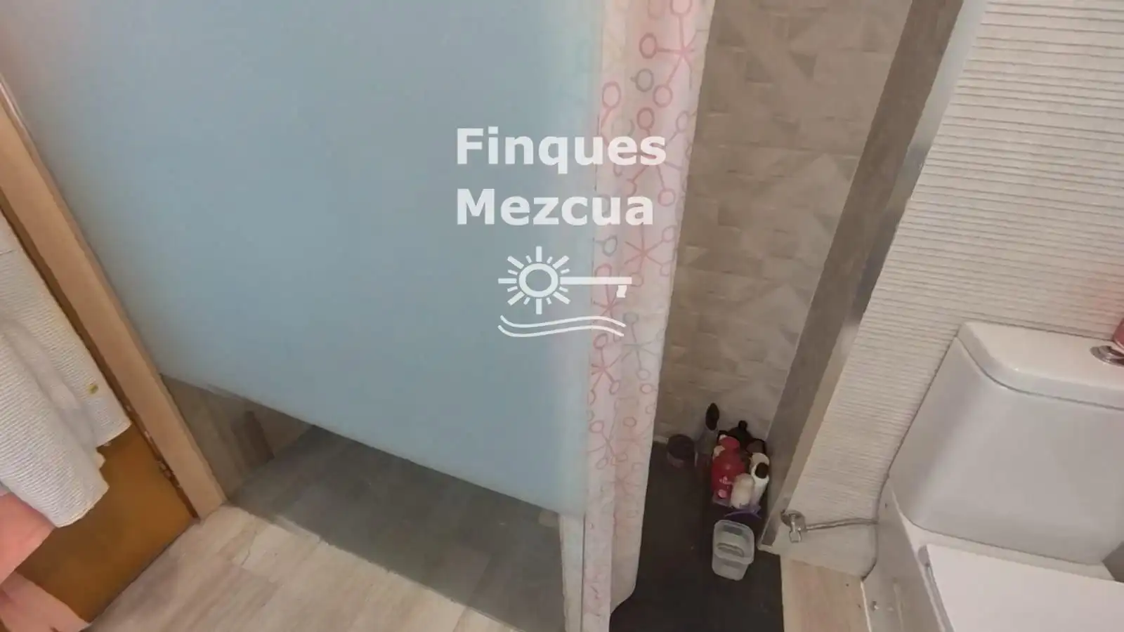 Bany de Casa adosada en venda en Sant Cugat del Vallès amb Calefacció, Jardí privat i Piscina