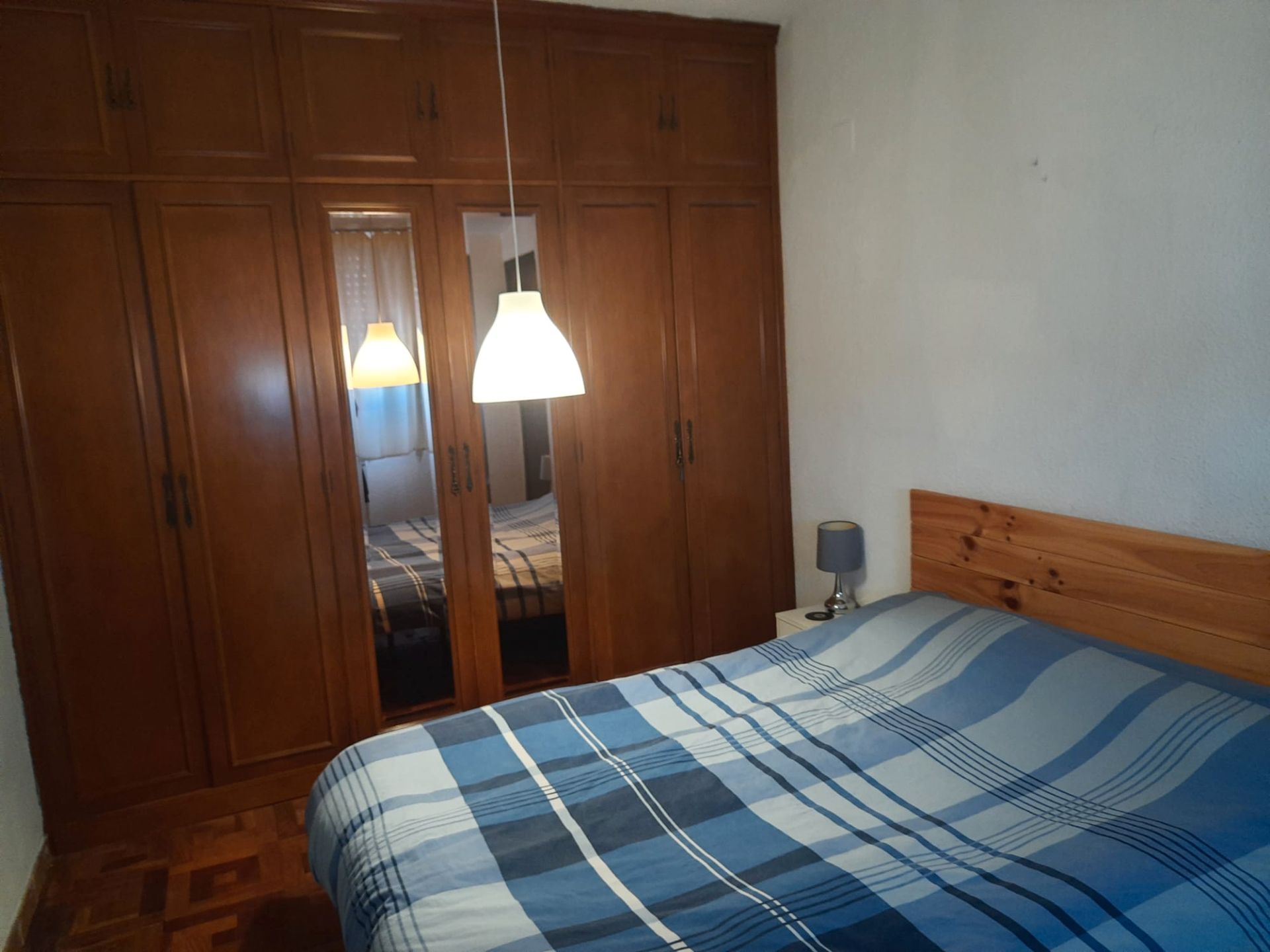 Dormitori de Pis de lloguer en  Zaragoza Capital amb Calefacció, Parquet i Moblat