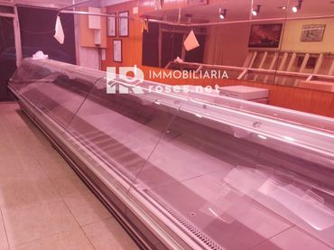 Locale commerciale in vendita a Puigmal 4D