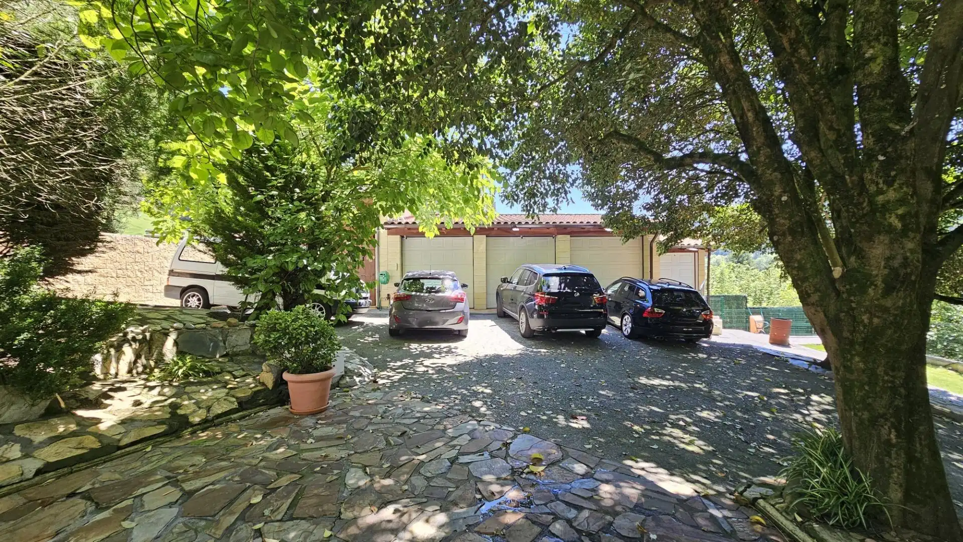 Vista exterior de Casa o xalet en venda en Güeñes amb Aire condicionat, Calefacció i Jardí privat