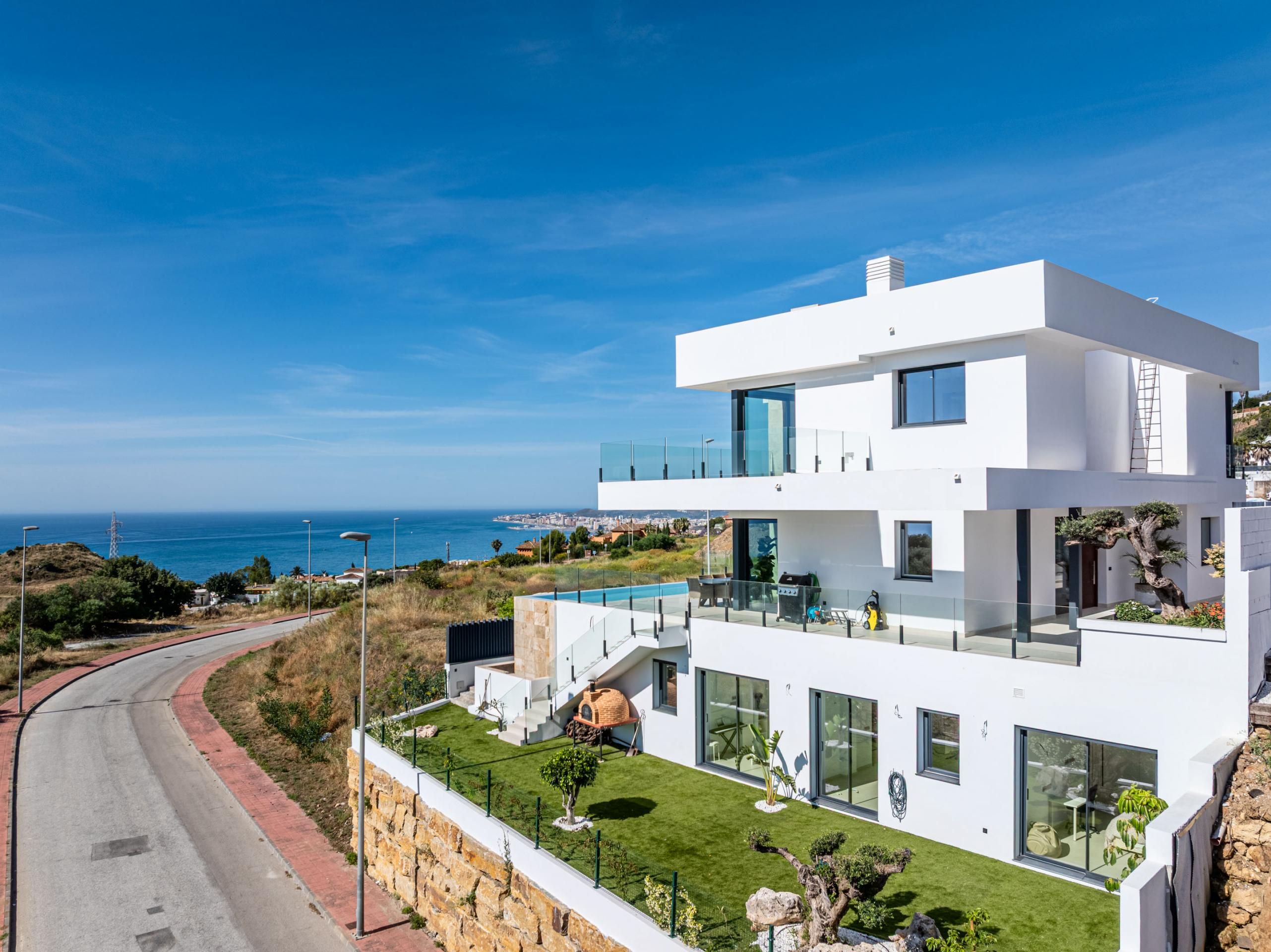 Vista exterior de Casa o xalet en venda en Benalmádena amb Alarma