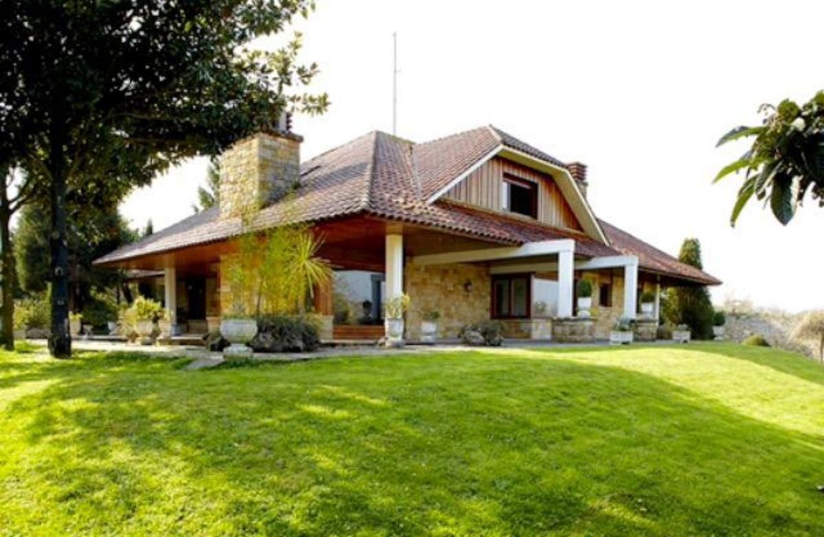 Exterior view of House or chalet for sale in Gijón   with Air Conditioner, Heating and Terrace