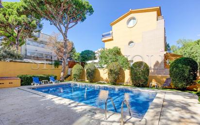 Swimming pool of Single-family semi-detached for sale in Castelldefels  with Air Conditioner and Terrace