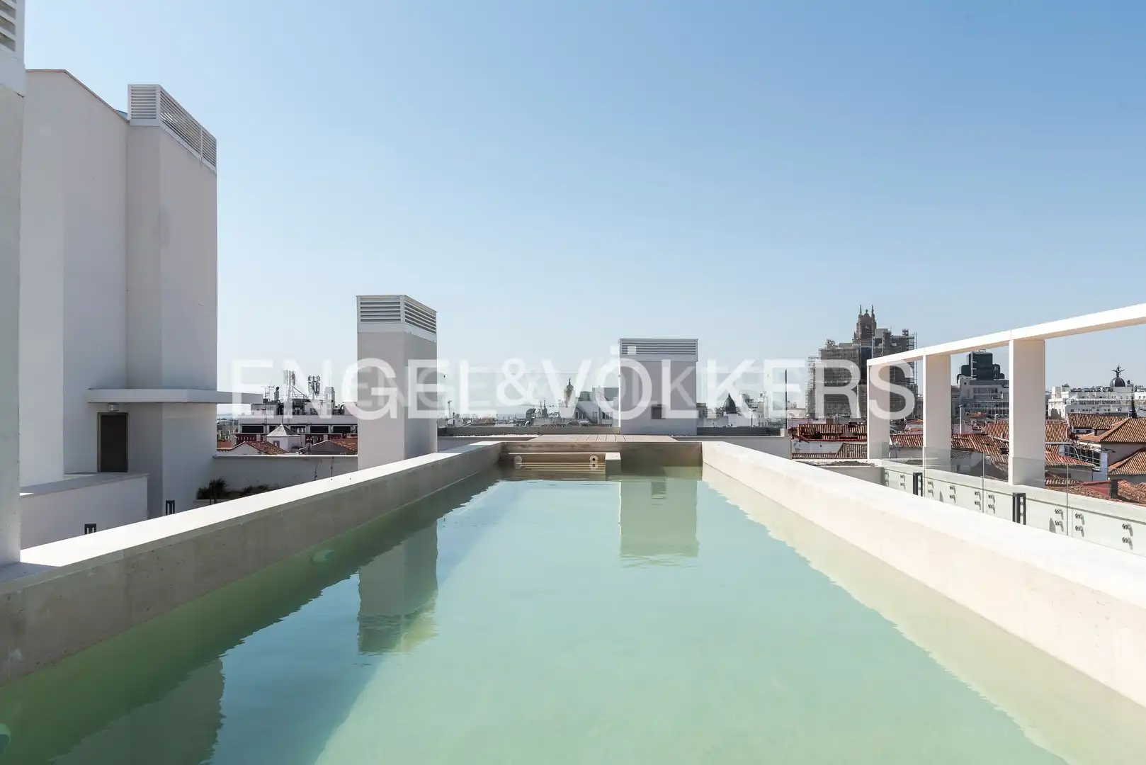 Schwimmbecken von Wohnung zur Miete in Madrid mit Klimaanlage, Heizung und Schwimmbad