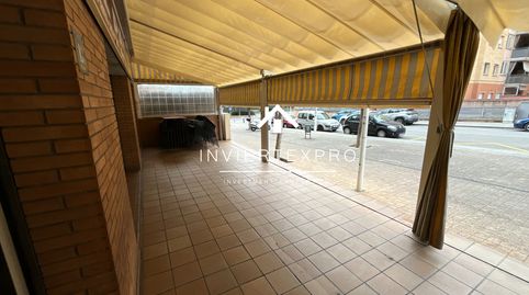Bar restaurante en pleno funcionamiento, totalmente equipado, con terraza y excelentes reseñas de 4,5 estrellas.