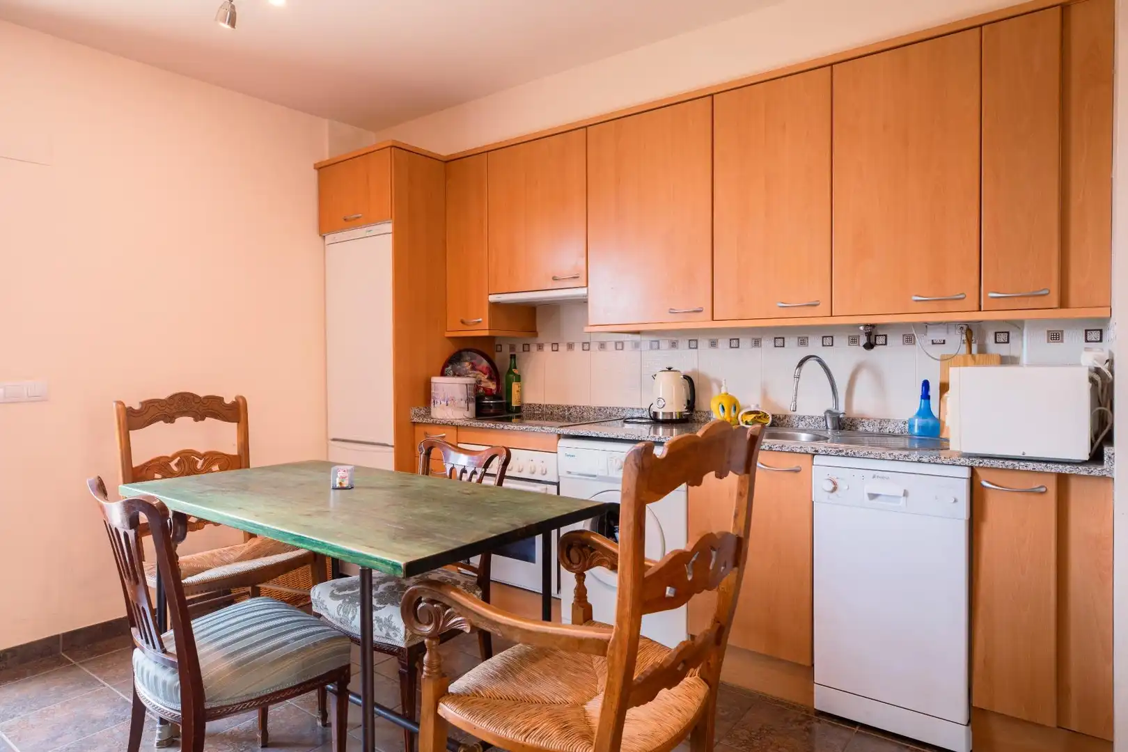 Cocina de Casa adosada en venta en Biescas con Calefacción, Jardín privado y Amueblado