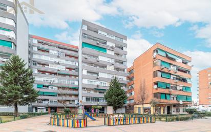 Vista exterior de Pis en venda en Fuenlabrada amb Calefacció, Terrassa i Moblat