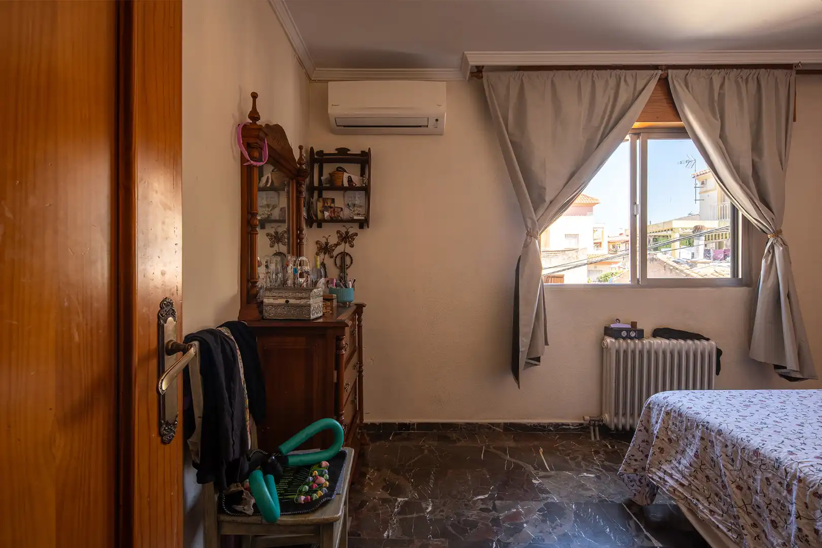 Habitación de Ático en venta en Huétor Vega con Aire acondicionado y Calefacción