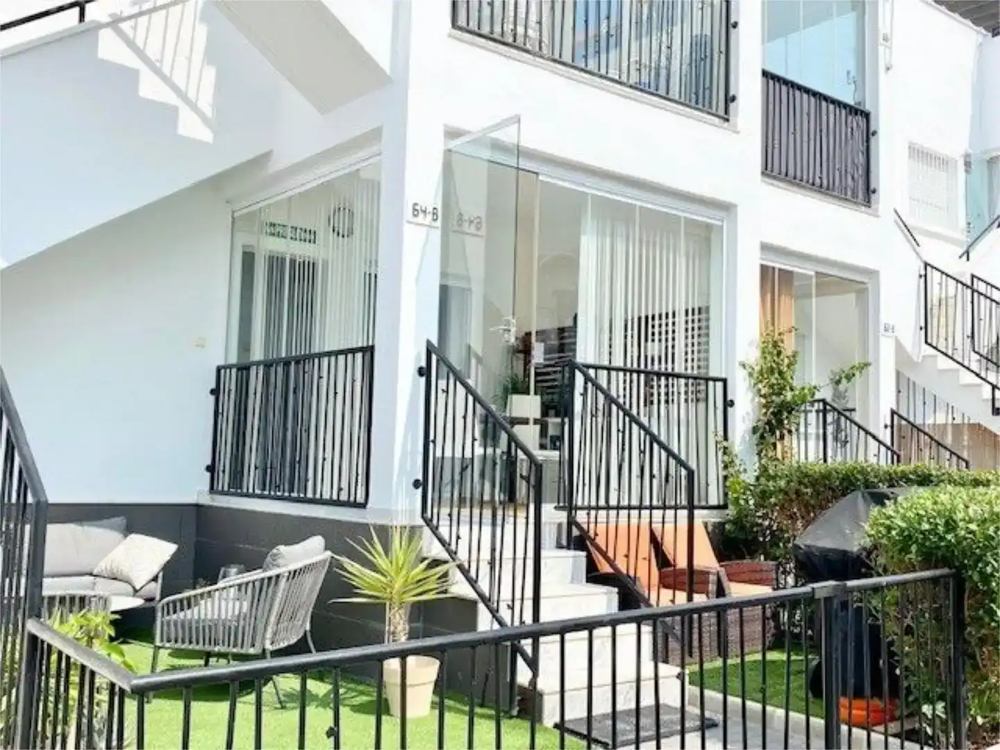 Terrasse von Wohnung zum Verkauf in Torrevieja mit Klimaanlage und Schwimmbad