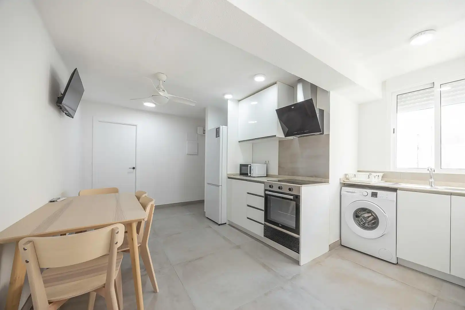 Kitchen of Flat for share in Valencia  with Washing machine and TV