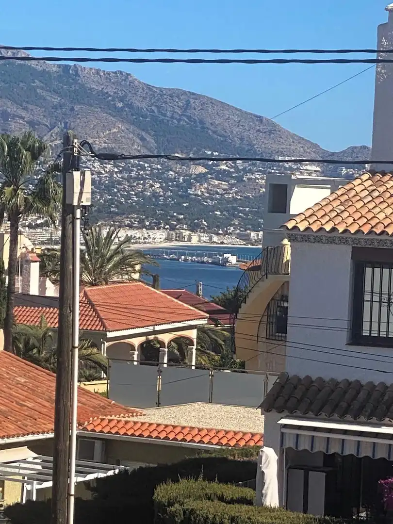 Vista exterior de Casa o xalet en venda en L'Alfàs del Pi amb Aire condicionat, Calefacció i Terrassa