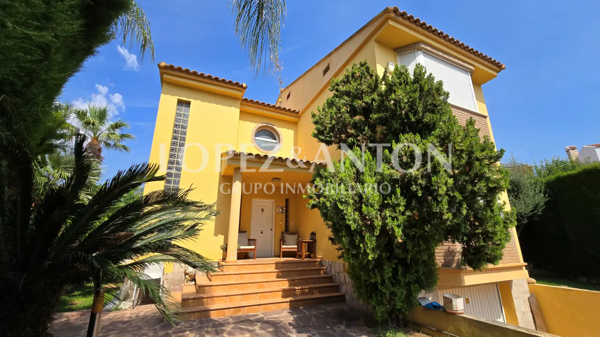 Exterior view of Houses for sale in L'Eliana  with Heating, Private garden and Terrace