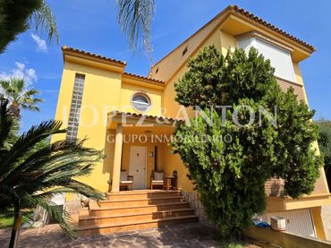 Xalet amb piscina en venda a Montepilar