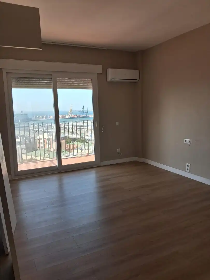 Habitación de Piso de alquiler en Cádiz con Aire acondicionado y Balcón