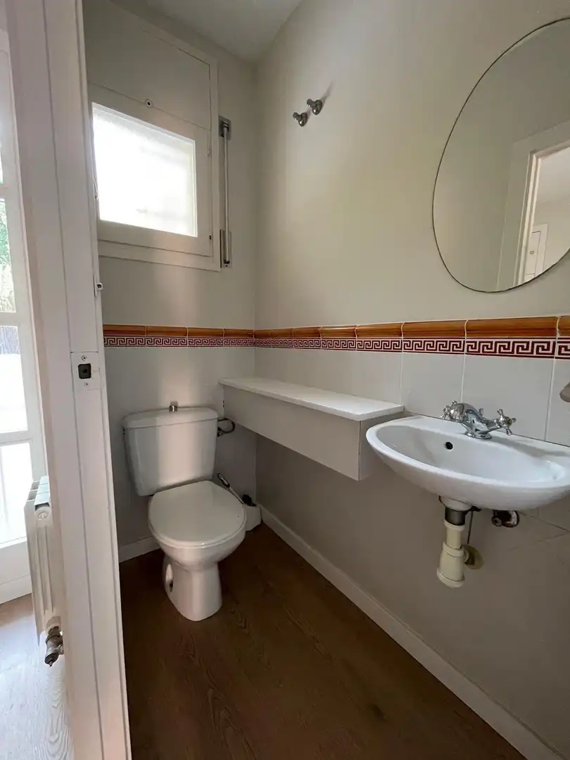 Badezimmer von Einfamilien-Reihenhaus zur Miete in Sant Andreu de Llavaneres mit Klimaanlage, Privatgarten und Balkon