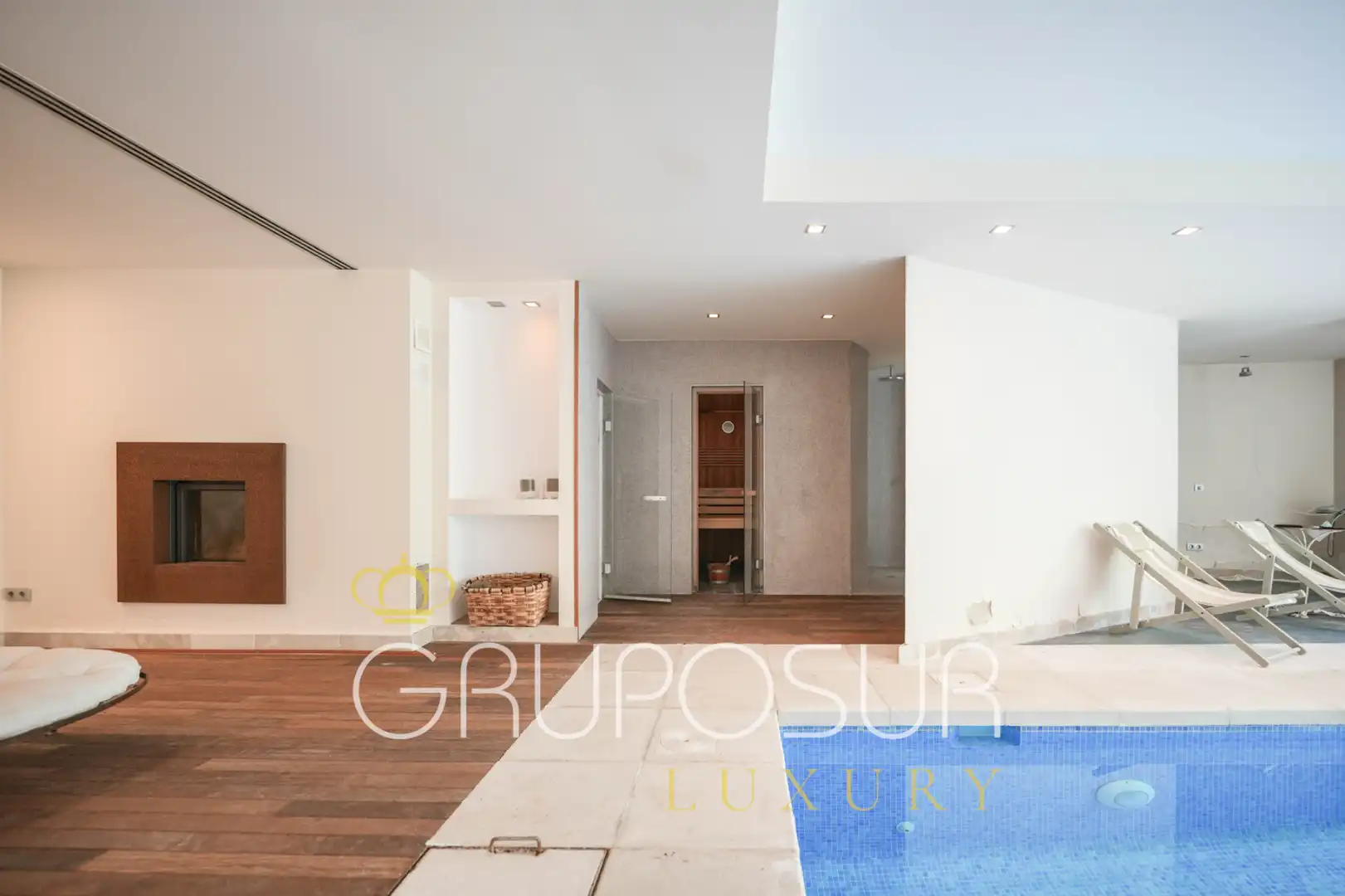 Swimming pool of Houses for sale in Simancas  with Air Conditioner, Heating and Private garden