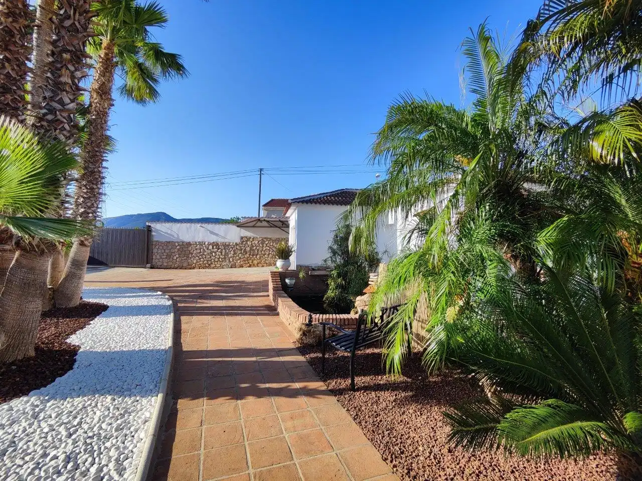 Vista exterior de Casa o chalet en venta en Alhaurín de la Torre con Aire acondicionado, Calefacción y Jardín privado