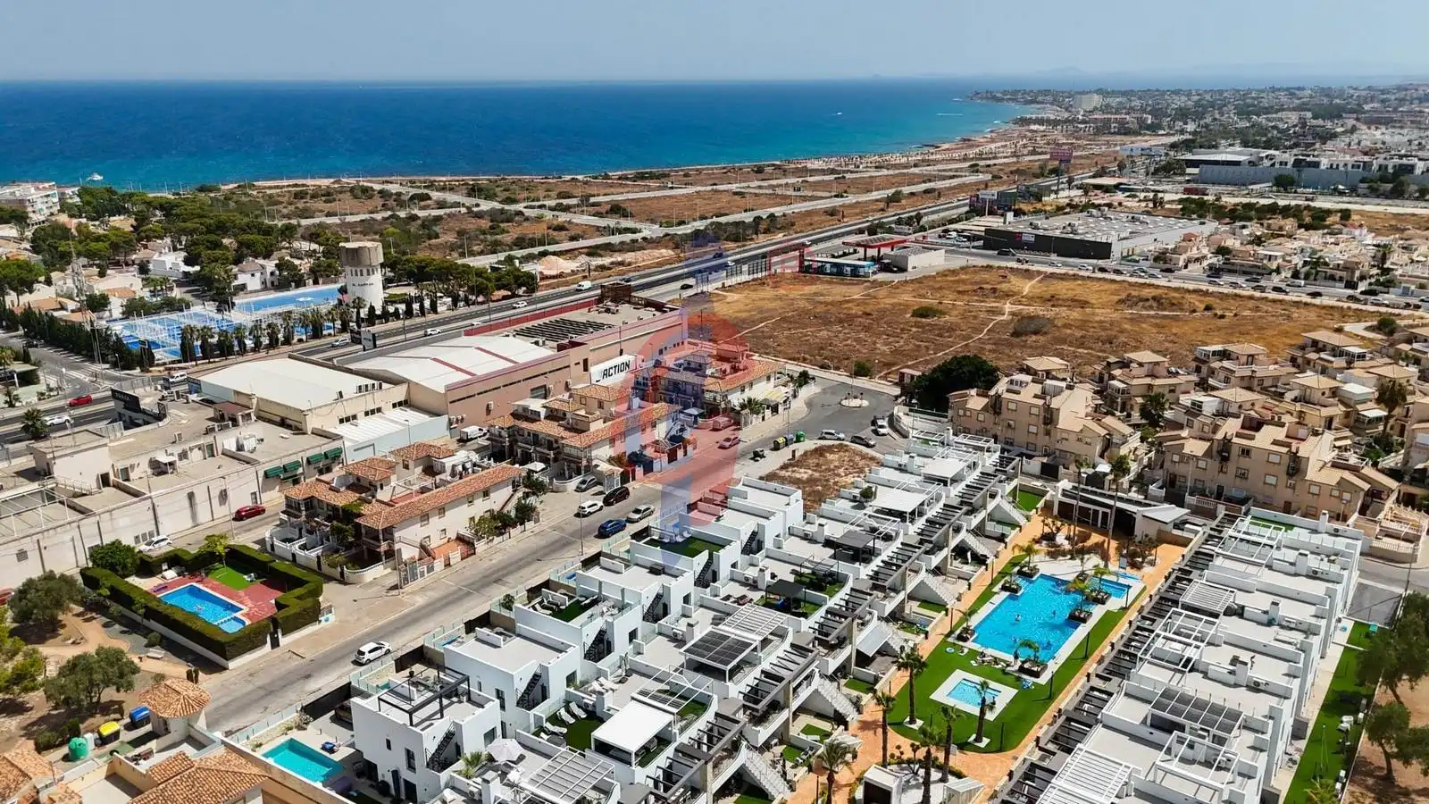 Vista exterior de Casa o xalet en venda en Orihuela amb Aire condicionat, Terrassa i Piscina