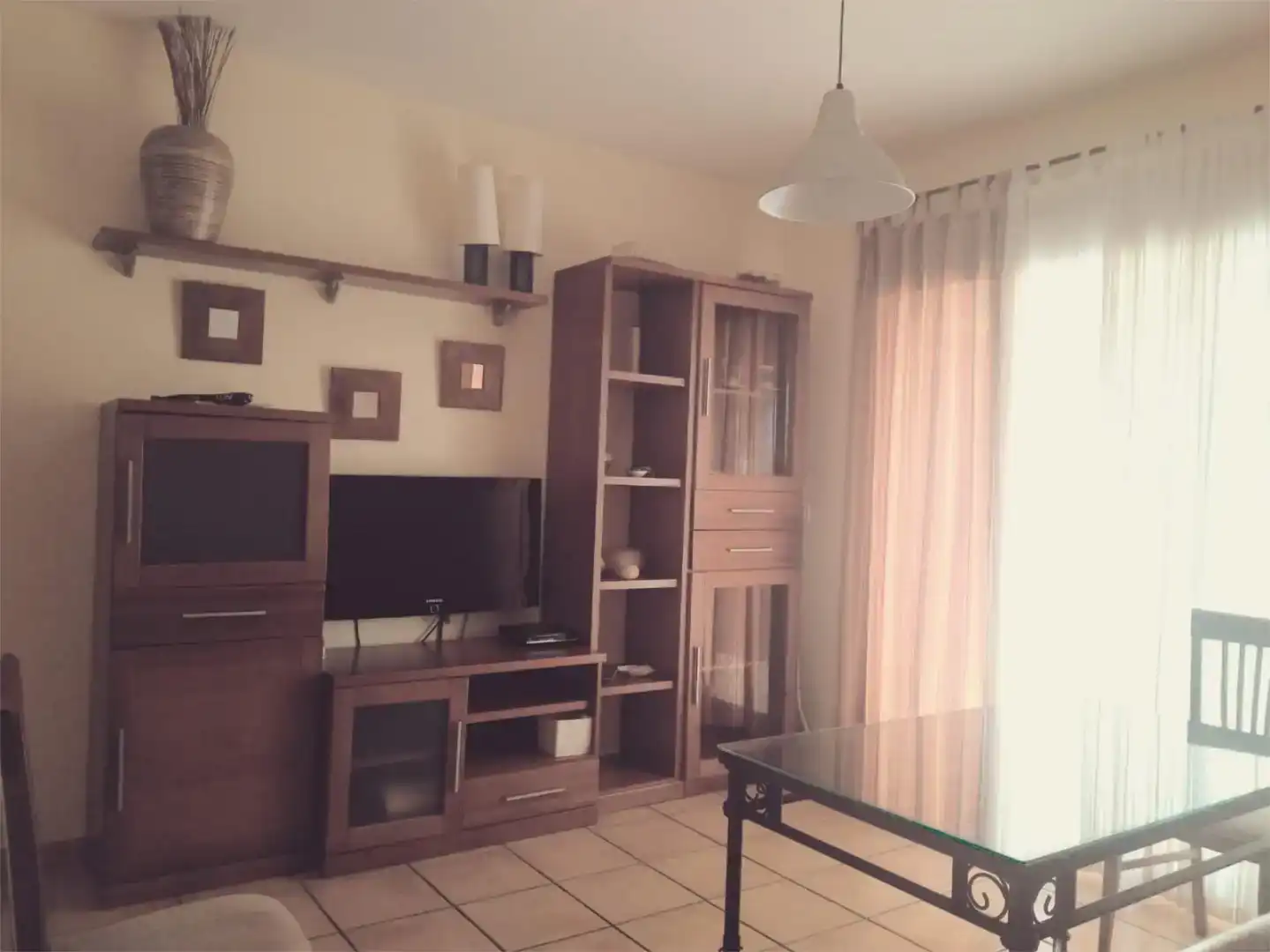 Wohnzimmer von Wohnungen zur Miete in Ayamonte mit Klimaanlage und Schwimmbad