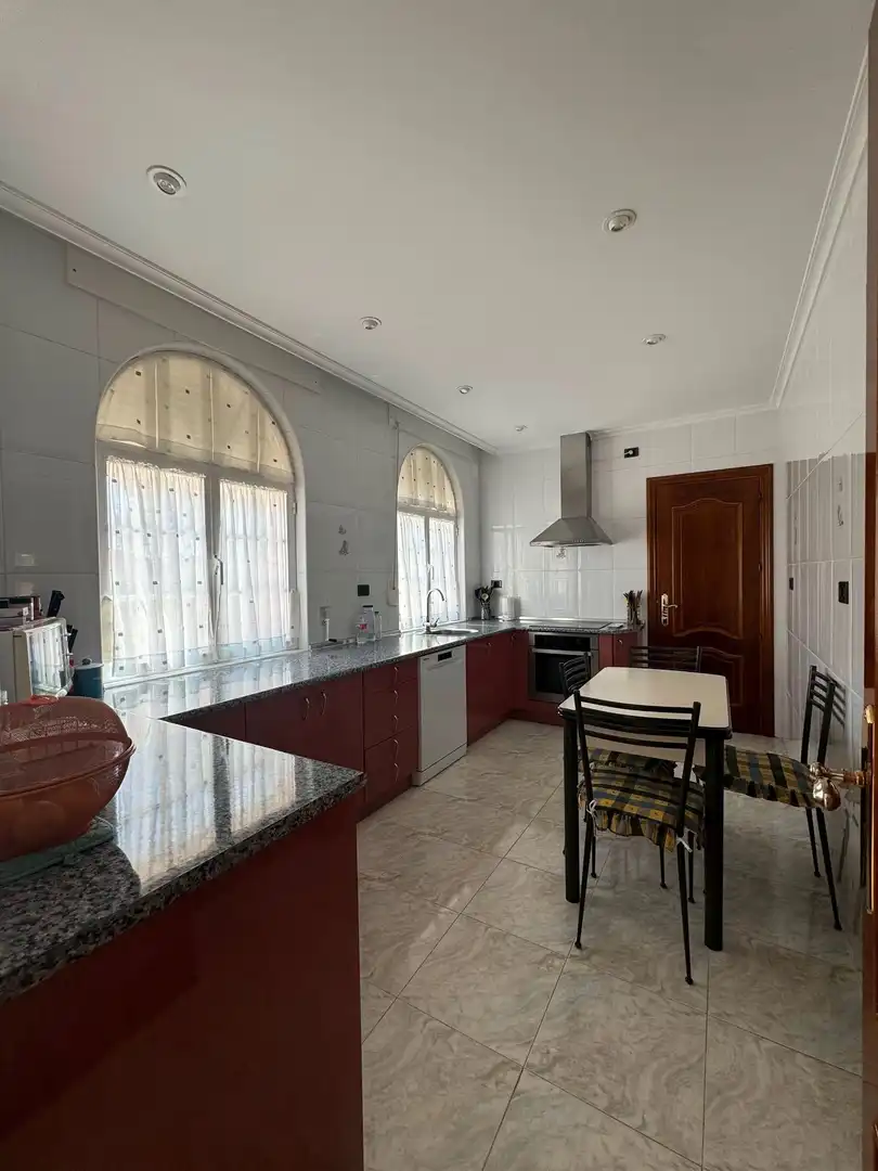 Cocina de Casa adosada en venta en Valoria la Buena con Calefacción, Jardín privado y Parquet