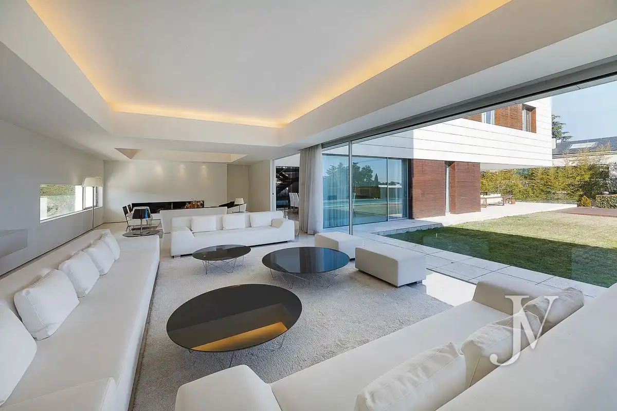 Living room of Houses for sale in Madrid  with Air Conditioner, Heating and Private garden