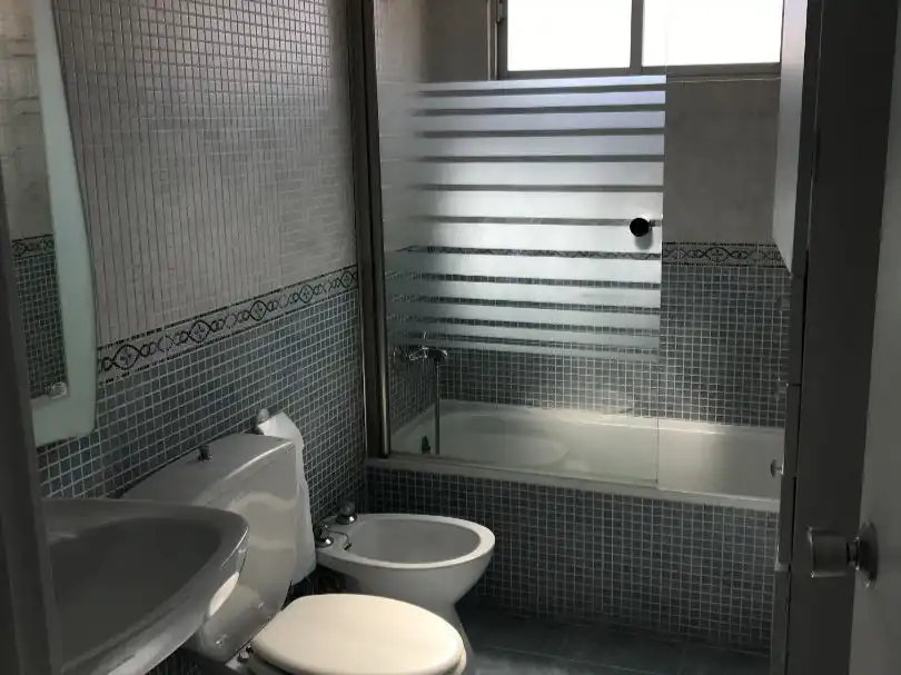 Bany de Pis de lloguer en Ciudad Real amb Calefacció, Terrassa i Moblat