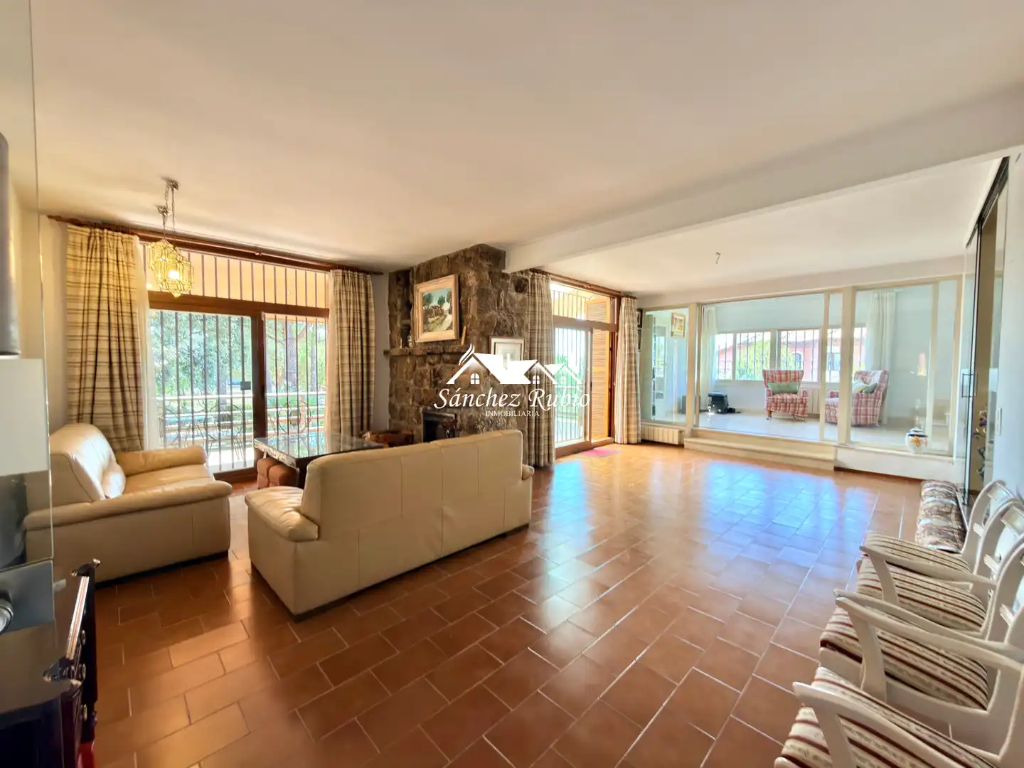 Sala d'estar de Casa o xalet en venda en Torrelodones amb Calefacció, Jardí privat i Parquet