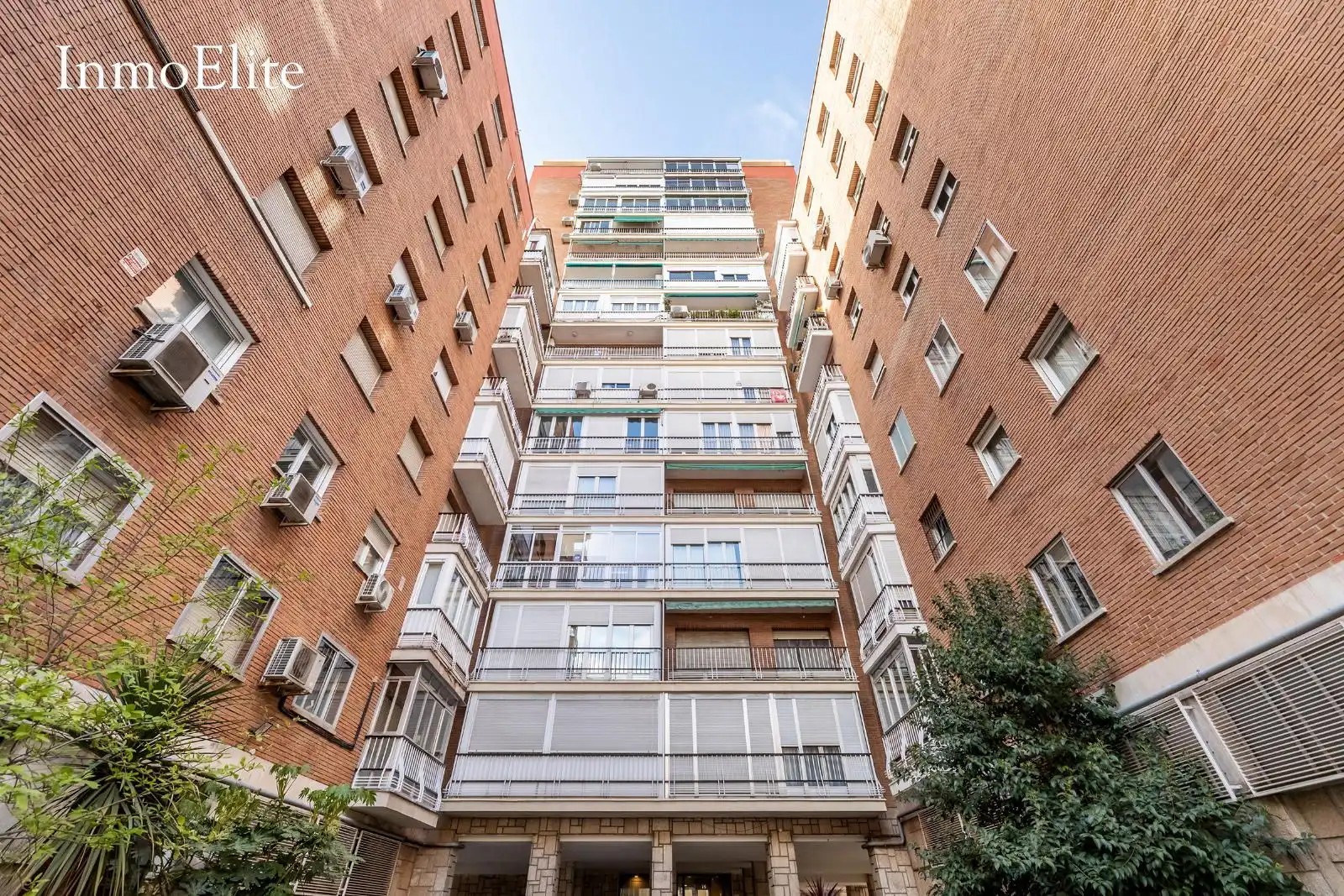 Außenansicht von Wohnung zum Verkauf in Madrid mit Heizung, Parkett und Terrasse