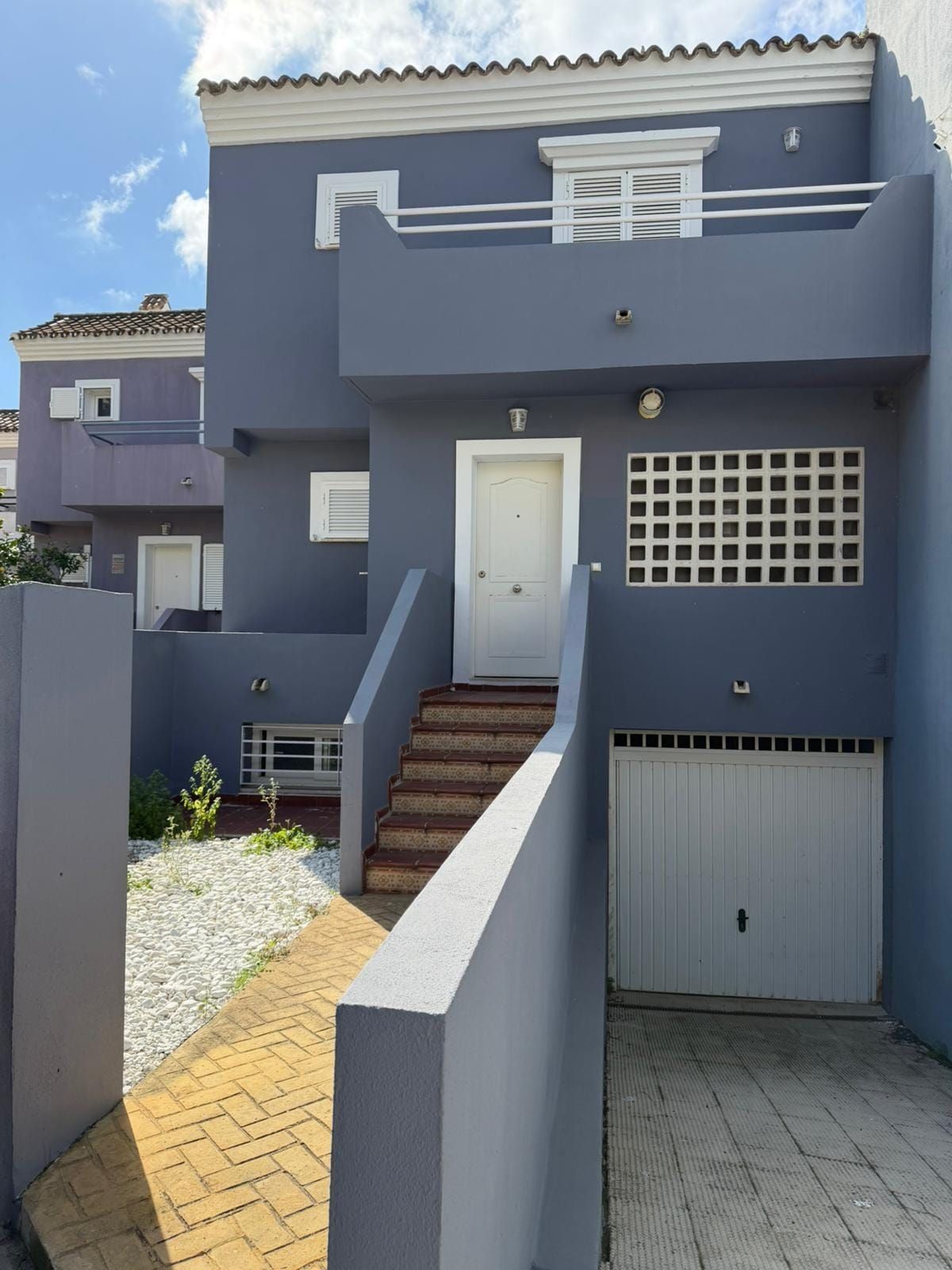 Exterior view of Single-family semi-detached for sale in La Línea de la Concepción  with Private garden, Terrace and Storage room