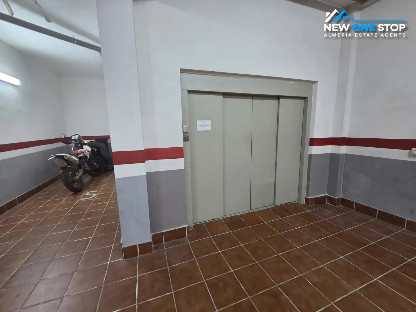 Parking de Dúplex en venta en Carboneras con Terraza, Horno y Lavadora