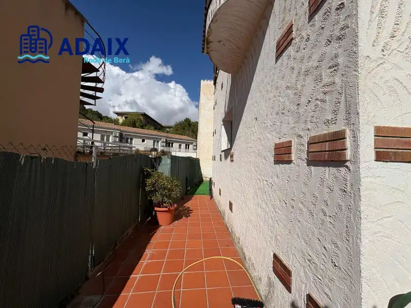 Casa adosada en venda a Roda de Berà