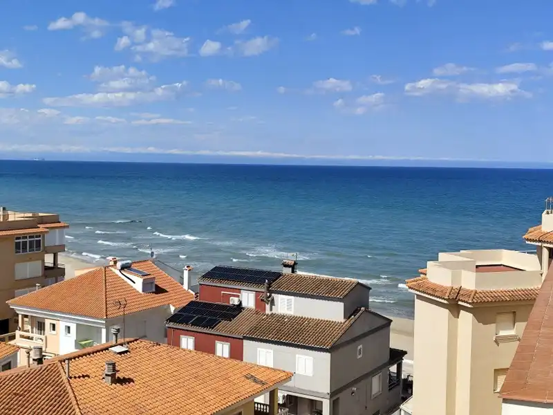 Vista exterior de Apartamento en venta en Sueca con Aire acondicionado, Calefacción y Amueblado