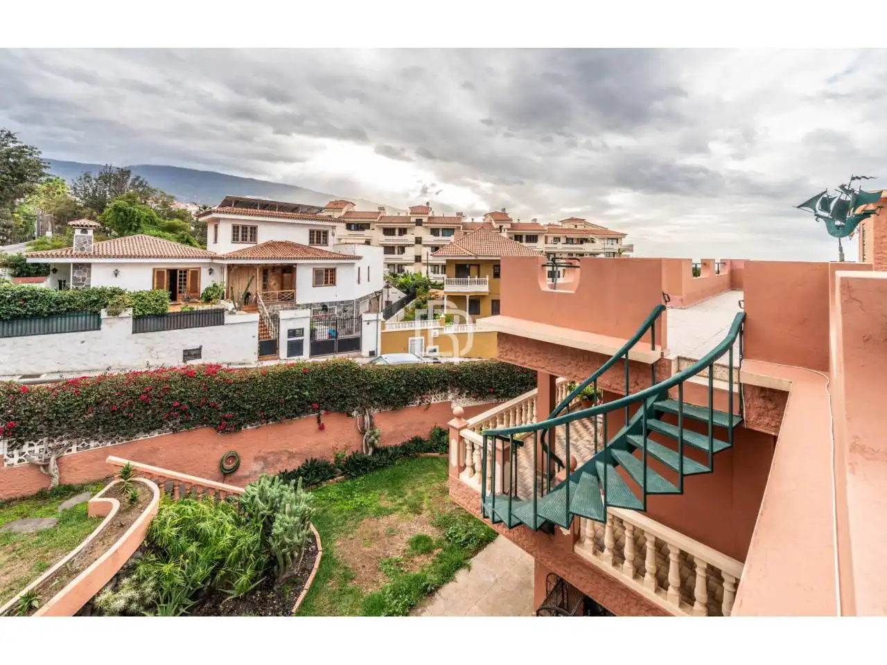 Vista exterior de Casa o xalet en venda en Puerto de la Cruz amb Jardí privat, Terrassa i Moblat