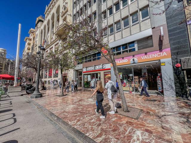 Local comercial en Alquiler en Plaza Plaza del Ayuntamiento en Sant Francesc