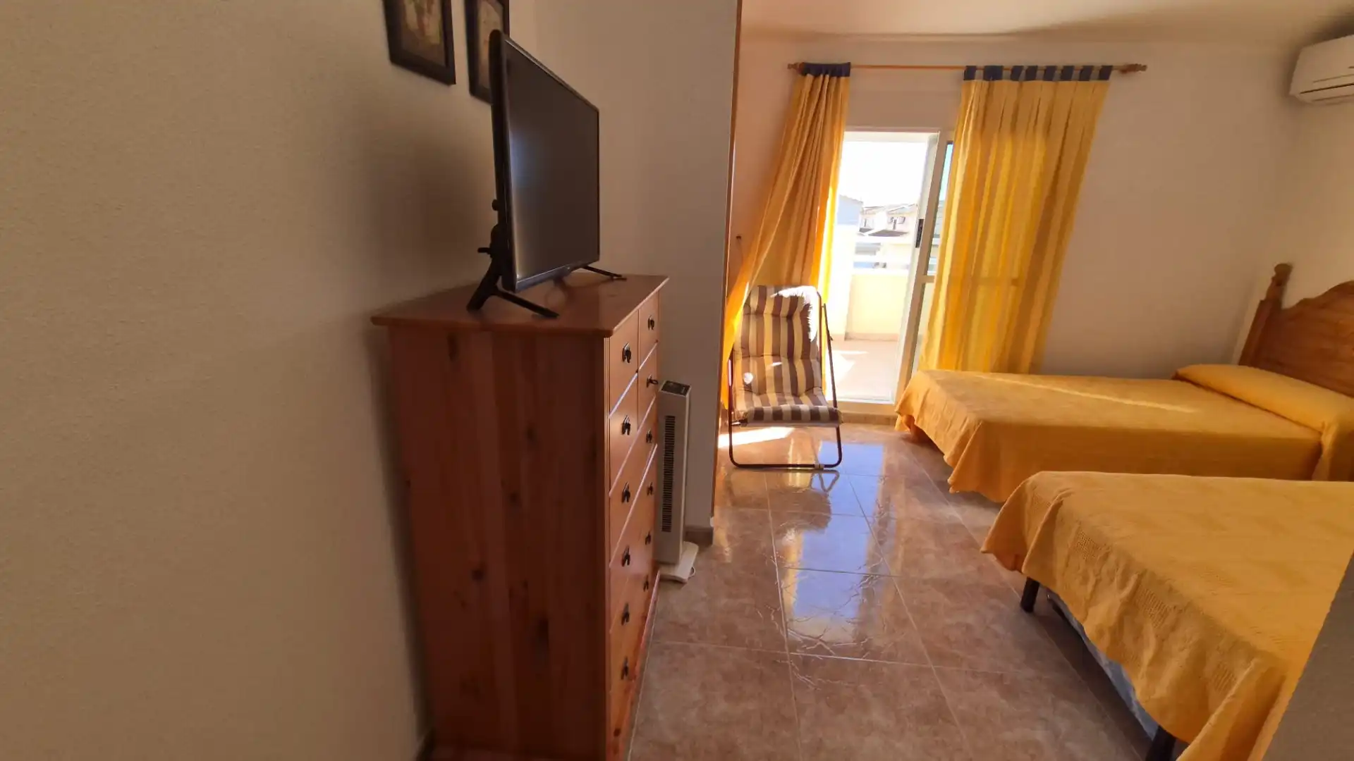 Habitación de Casa adosada en venta en Pilar de la Horadada con Aire acondicionado, Terraza y Amueblado
