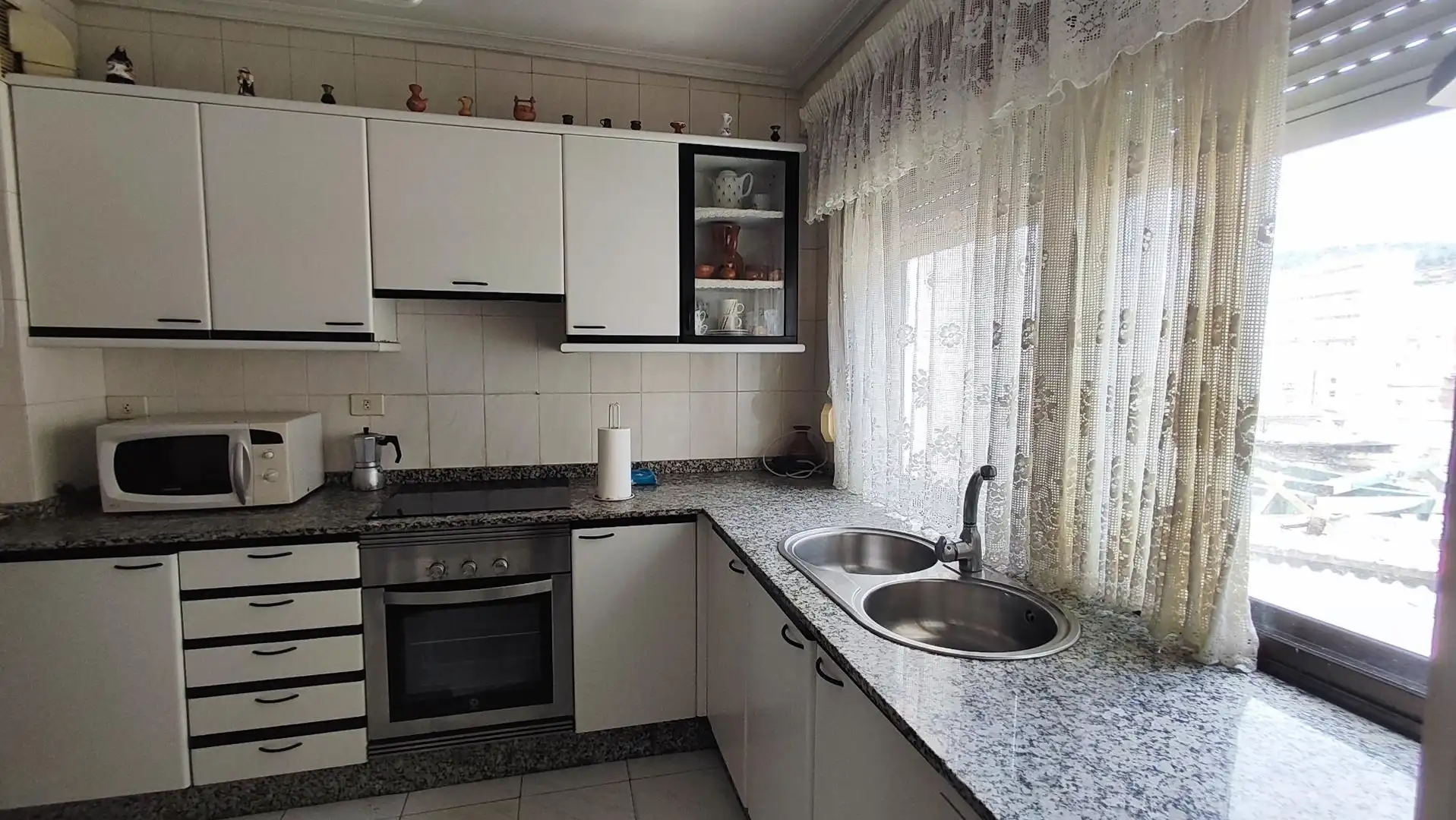 Cocina de Piso en venta en Vigo  con Calefacción, Trastero y Amueblado