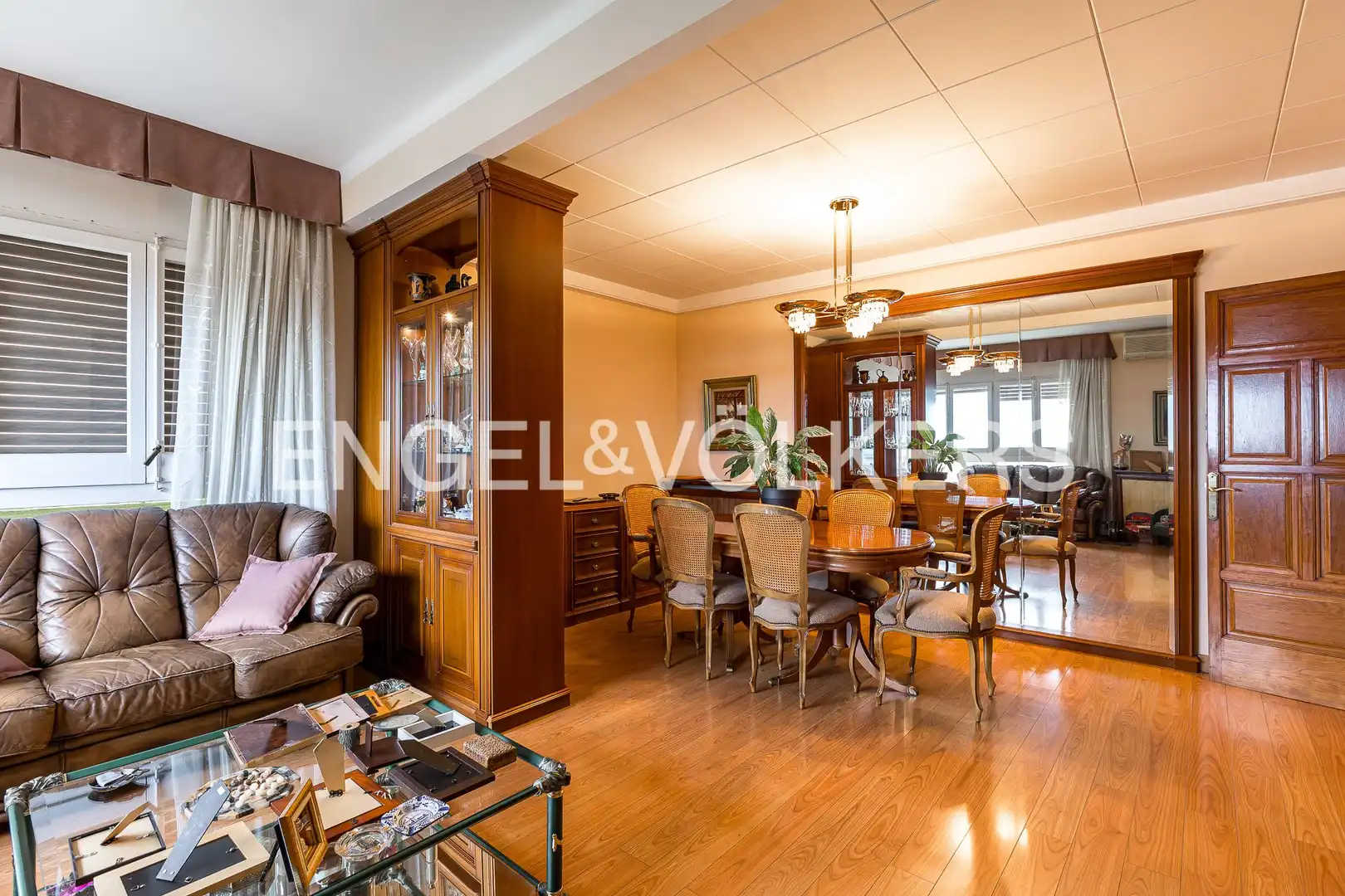 Comedor de Casa o chalet en venta en Viladecans con Calefacción, Jardín privado y Balcón
