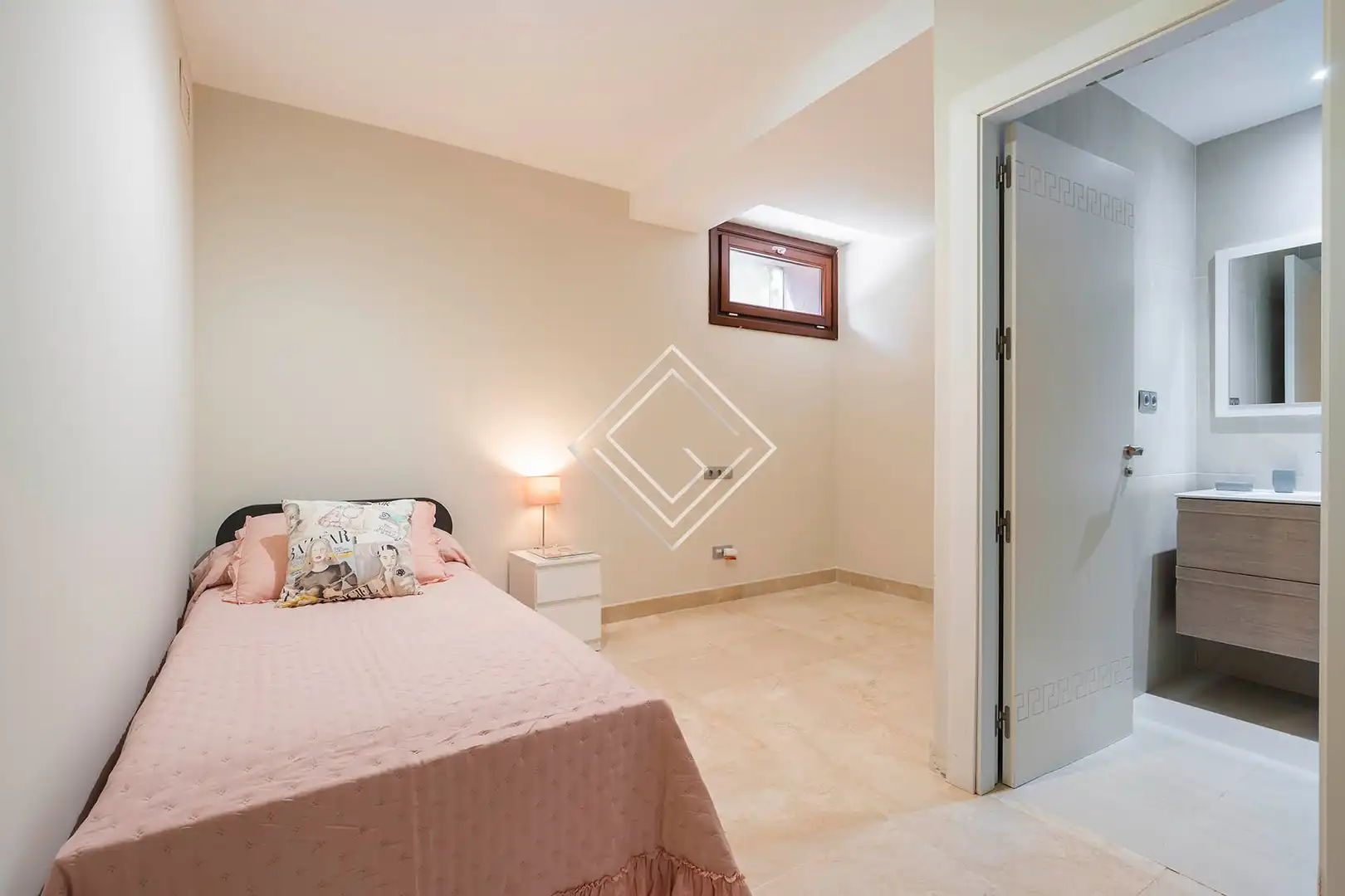 Chalet con piscina en venta en Milla de Oro, imagen 23
