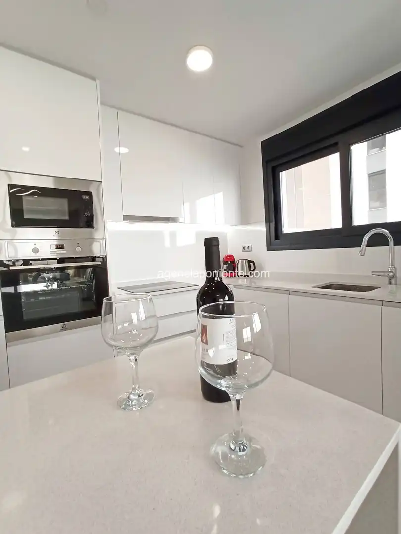 Cocina de Piso de alquiler en Benidorm con Aire acondicionado, Calefacción y Terraza