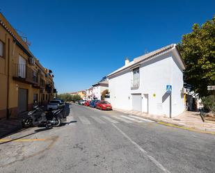 Vista exterior de Local en venda en La Zubia amb Aire condicionat