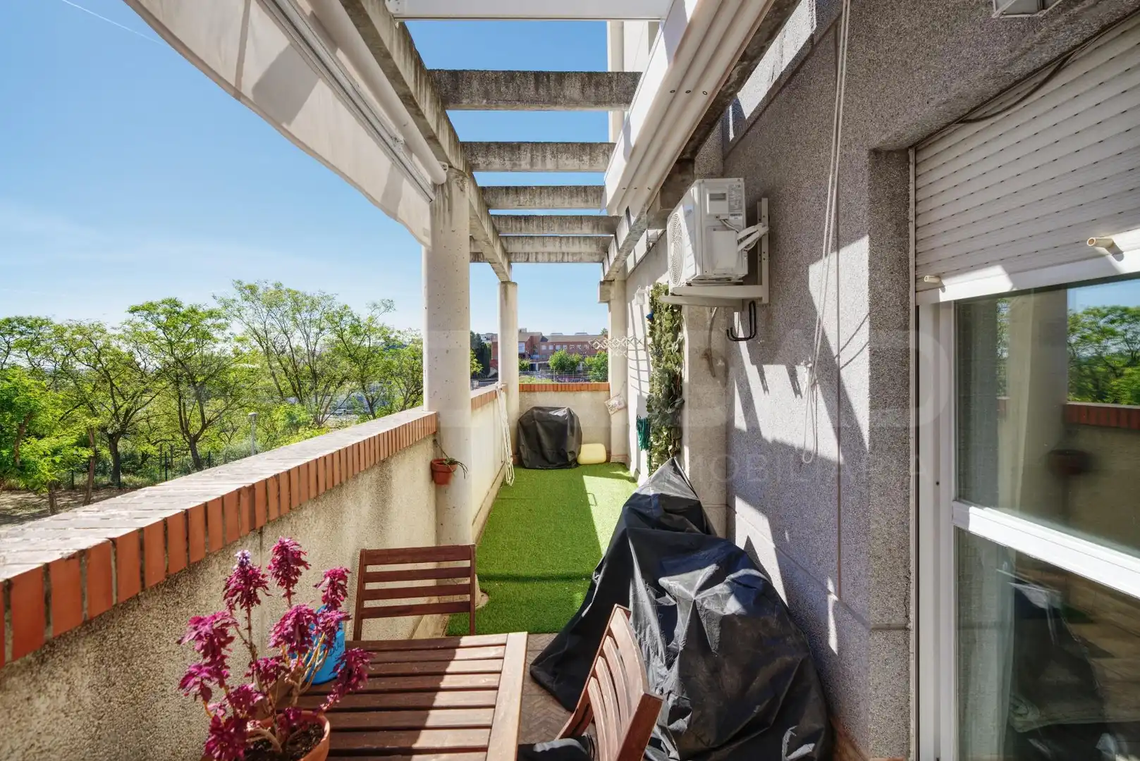 Terrassa de Pis en venda en San Juan de Aznalfarache amb Aire condicionat, Terrassa i Piscina comunitària