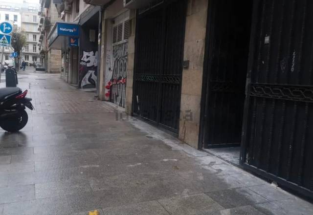 Local comercial en Alquiler en Rúa do Uruguai, 7 en Centro - Areal