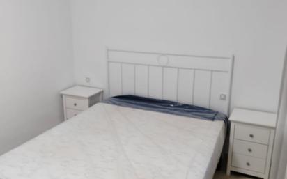 Dormitori de Pis de lloguer en Almendralejo amb Terrassa, Moblat i Rentadora