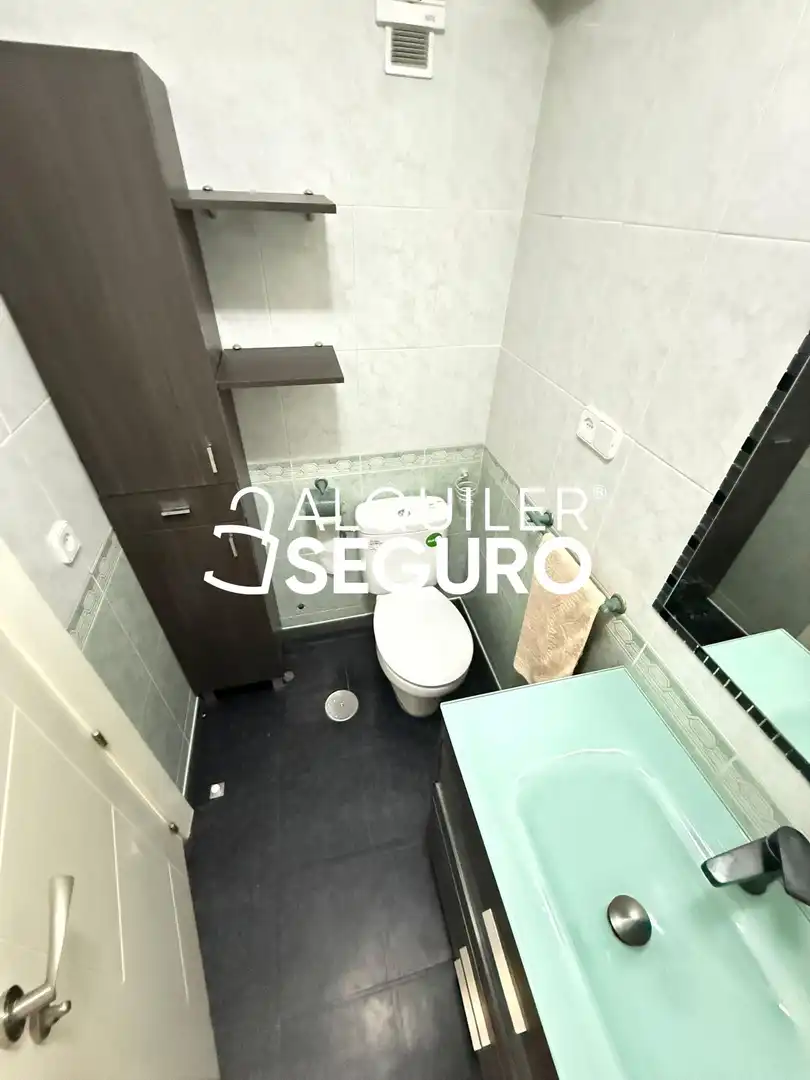 Badezimmer von Wohnung zur Miete in Madrid mit Klimaanlage, Heizung und Terrasse