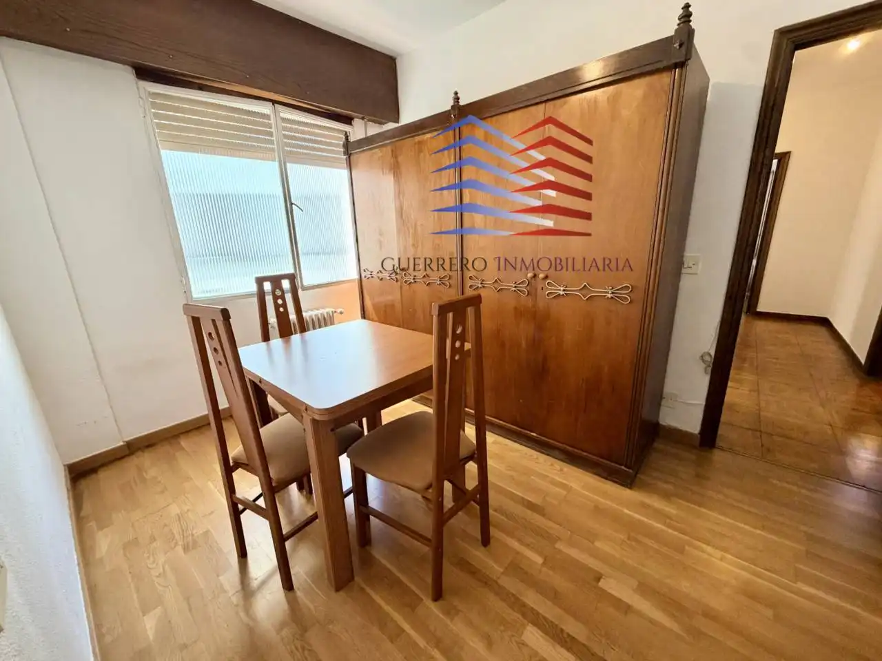 Menjador de Pis de lloguer en Ourense Capital  amb Calefacció, Parquet i Traster
