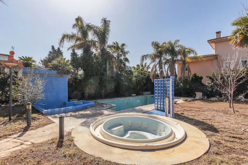 Piscina de Casa o xalet en venda en Cambrils amb Aire condicionat, Calefacció i Jardí privat